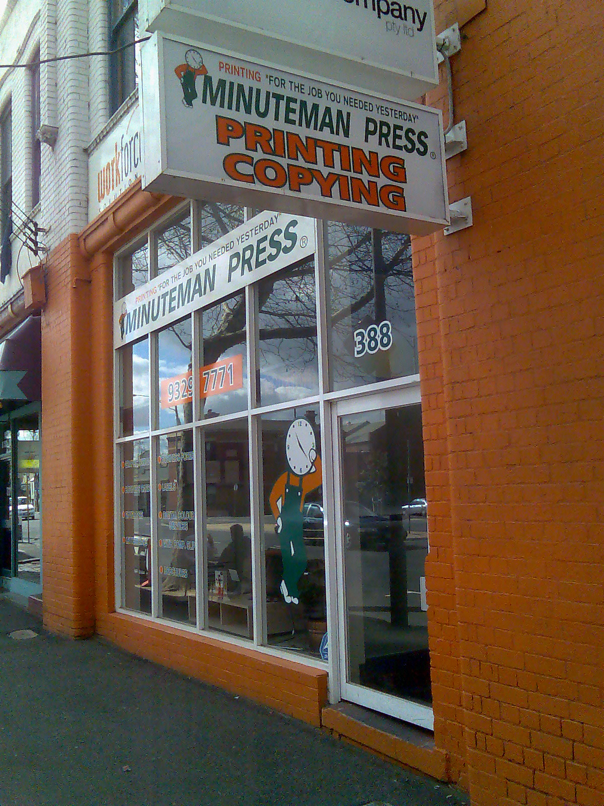 Conveniently located on the outskirt of Melbourne CBD - servicing West Melbourne, North Melbourne, Docklands, Southbank, East Melbourne, Port Melbourne Kensington and Flemington.